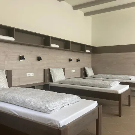 Szuerke Juhar Vendeghaz ゲストハウス ソンバトヘイ