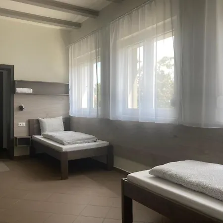 Szuerke Juhar Vendeghaz 4*