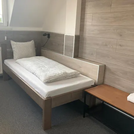 ゲストハウス Szuerke Juhar Vendeghaz ソンバトヘイ