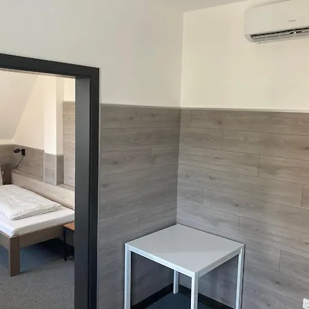 ゲストハウス Szuerke Juhar Vendeghaz