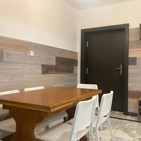 ゲストハウス Szuerke Juhar Vendeghaz ソンバトヘイ